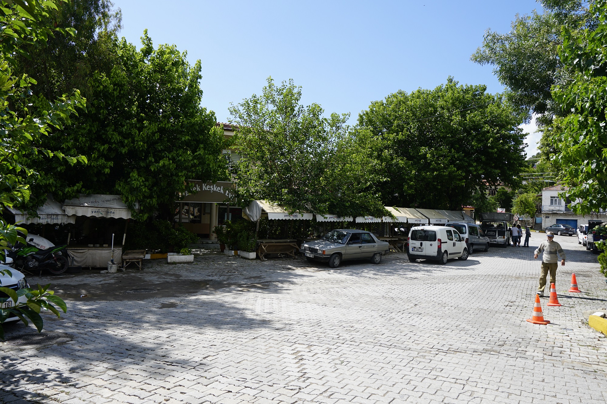 Özbek Meydanı