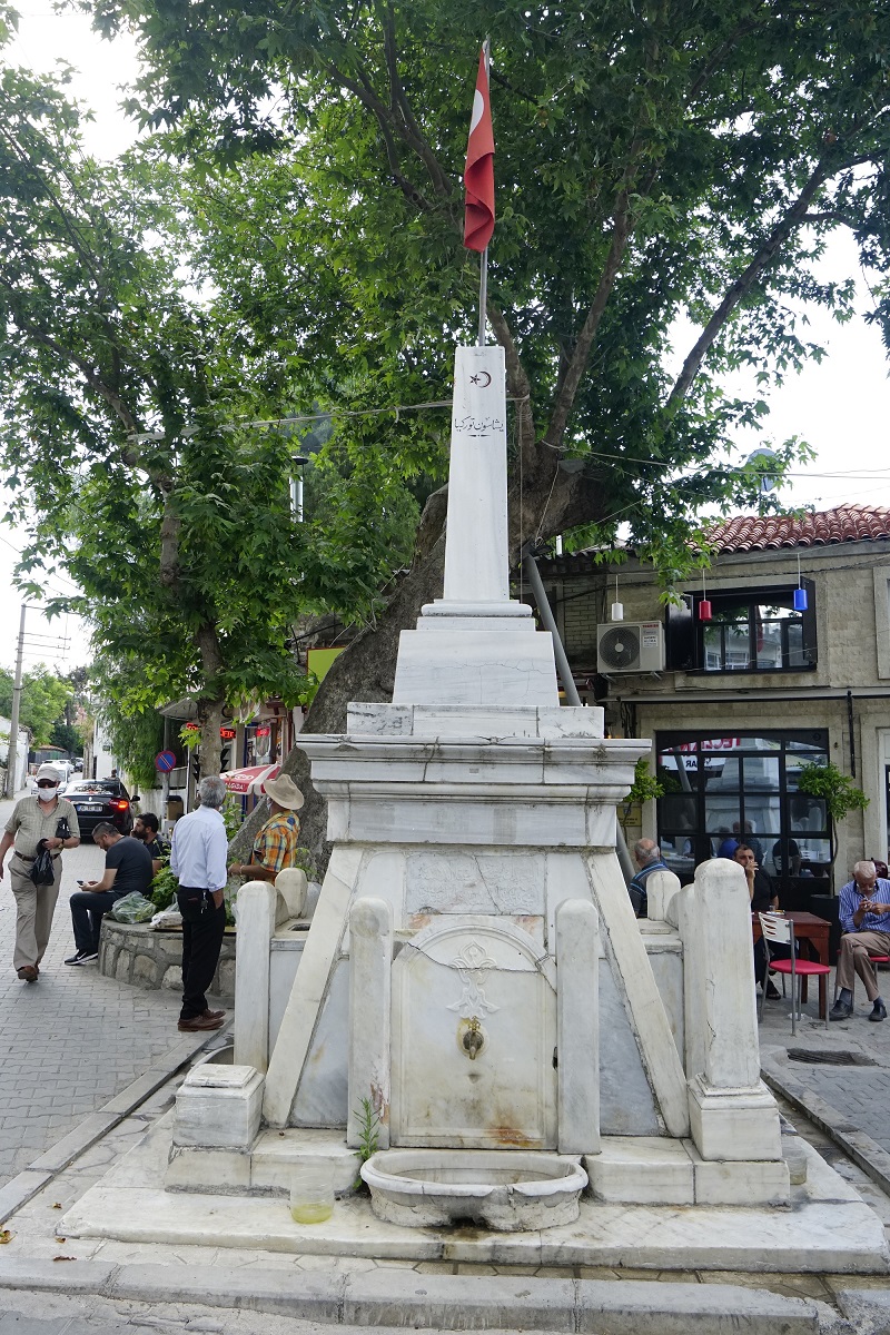 Mermerli Çeşme Meydanı 