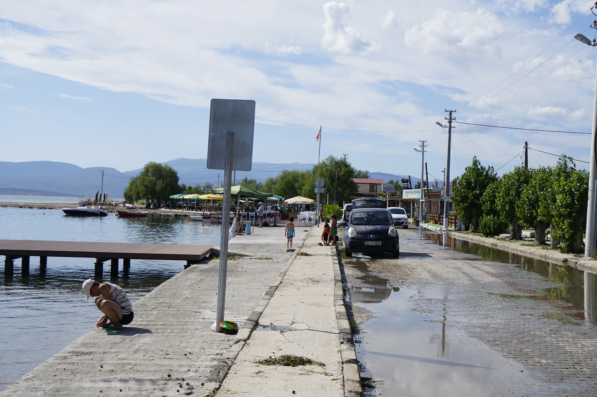 Özbek Sahil Yolu ve Plajı